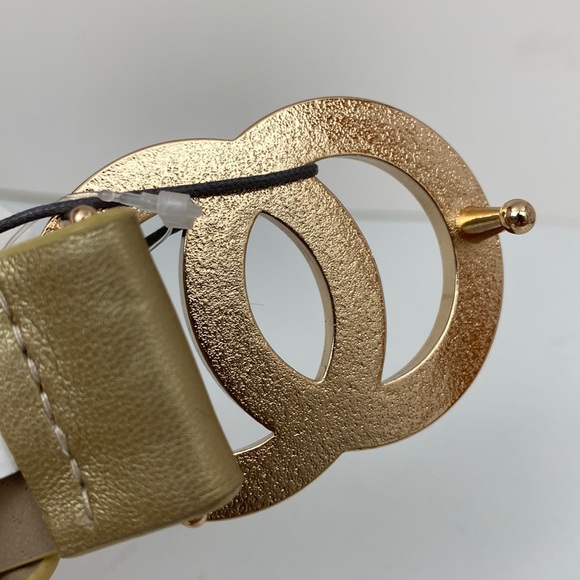 Vince Camuto gold belt with pearl and rhinestone accents on gold buckle NWT! - Picture 6 of 9